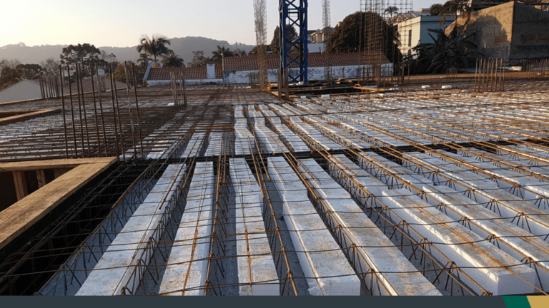 Pré-fabricado X pré-moldado: quais as diferenças e o que devo escolher para minha obra?